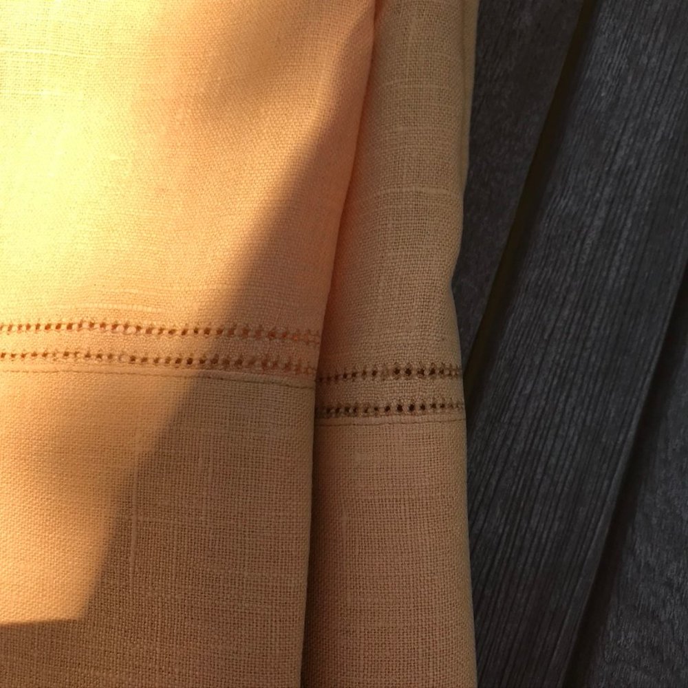 Large Tablecloth - Picture 4 of 5